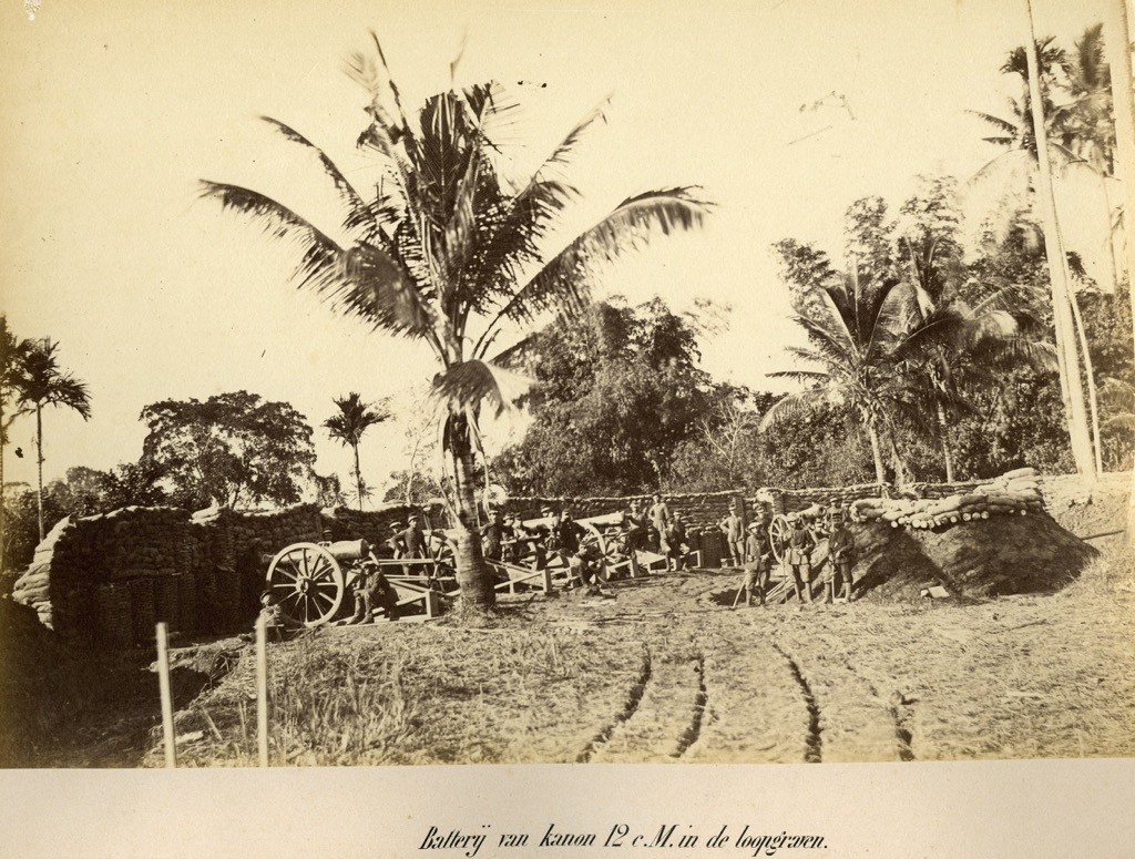 Modern 12cm guns helped the Dutch defeat the Aceh in a bloody precursor to the trenches of WW1. Gunung Leuser