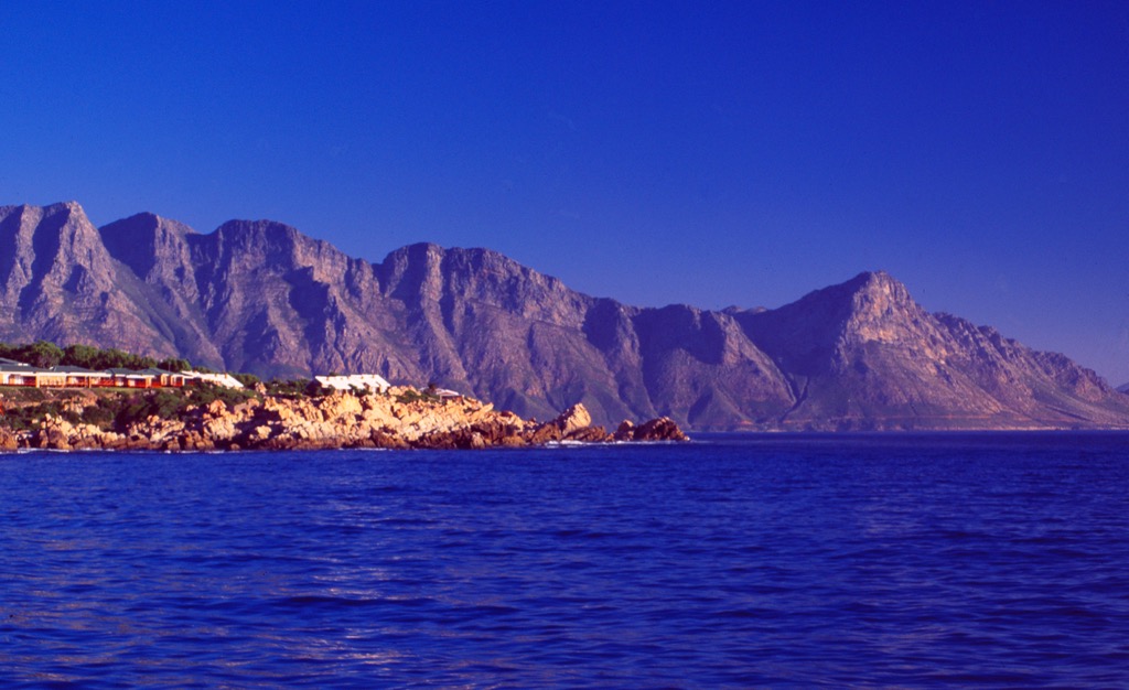 Gorden’s Bay with the Hottentots-Holland Mountains behind. Helderberg Nature Reserve