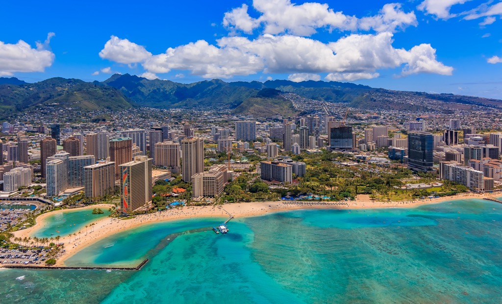 Waikiki Beach’s central location in downtown Honolulu offers unparalleled access for residents and visitors. Honolulu County