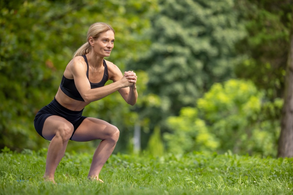 You don’t necessarily need a gym to benefit from squats. Jak utrzymać dobrą formę na narty