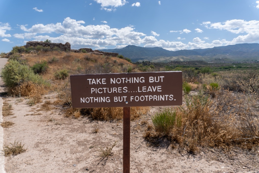 A sign at Tuzigoot National Monument reminds visitors of LNT. Leave No Trace