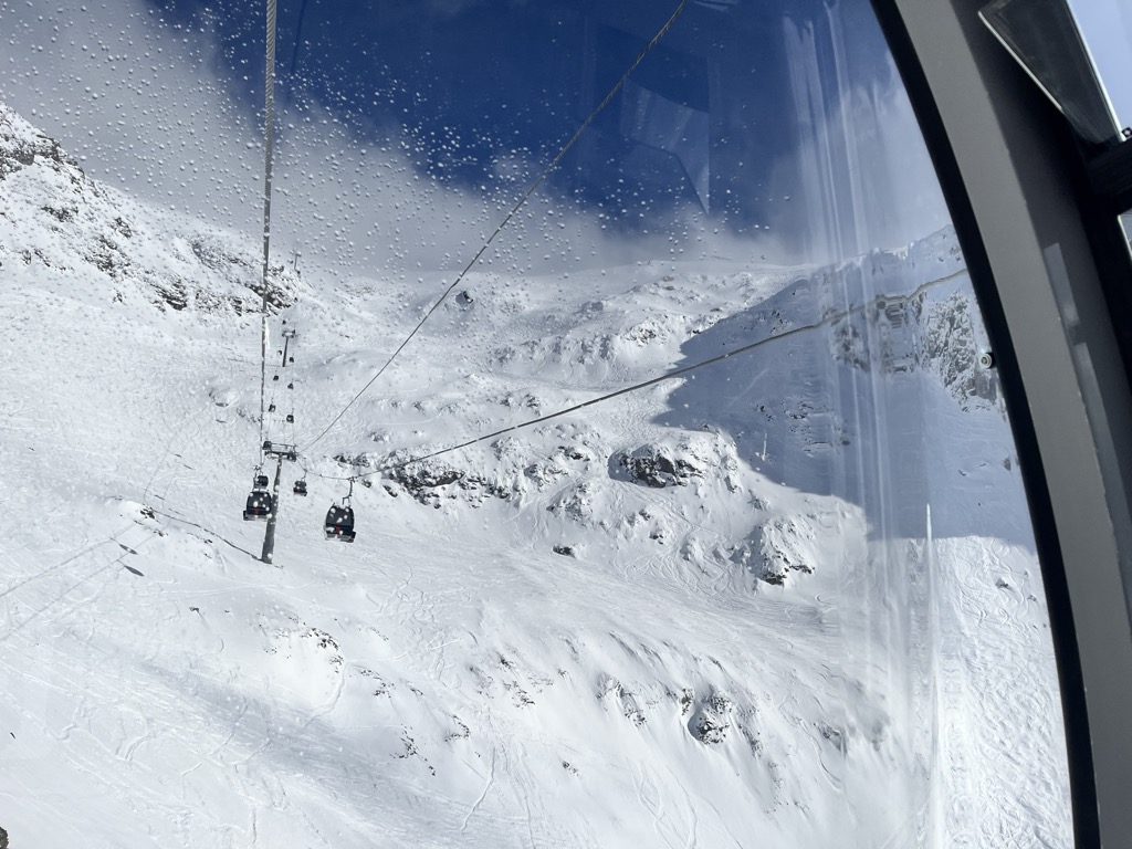 Chalence from the Pierre Grosse gondola. Photo: Sergei Poljak. Les 2 Alpes