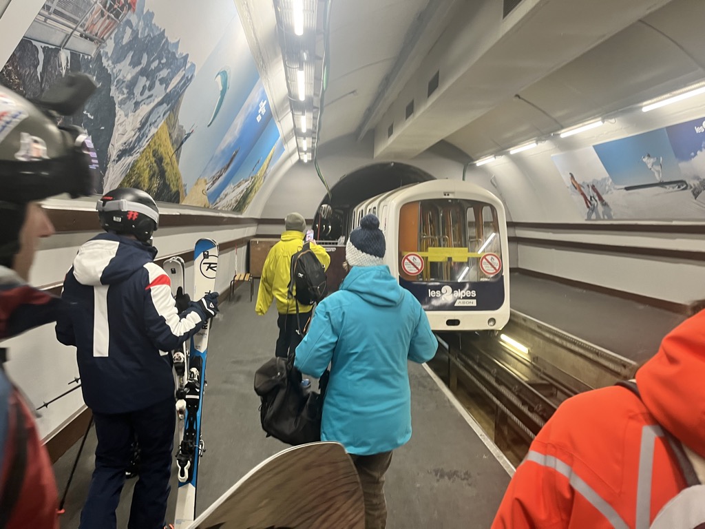 The old 80’s funicular on the glacier is good fun. Photo: Sergei Poljak. Les 2 Alpes