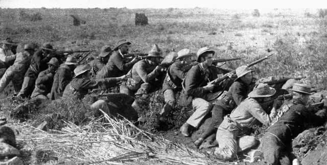Boers in a trench during the Second Boer War in 1899. Magaliesberg