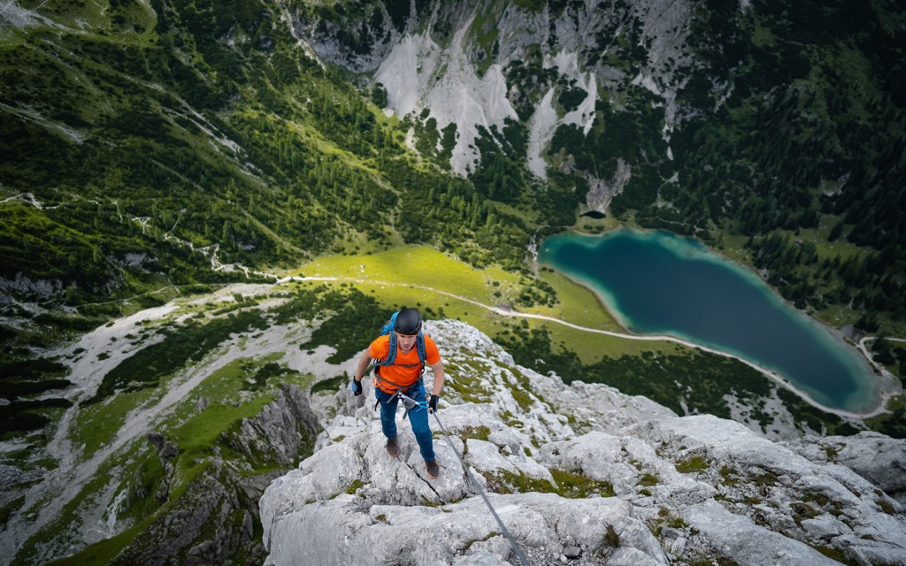 The ascent of Vorderer Tajakopf includes a technically challenging via ferrata. Mieminger Chain