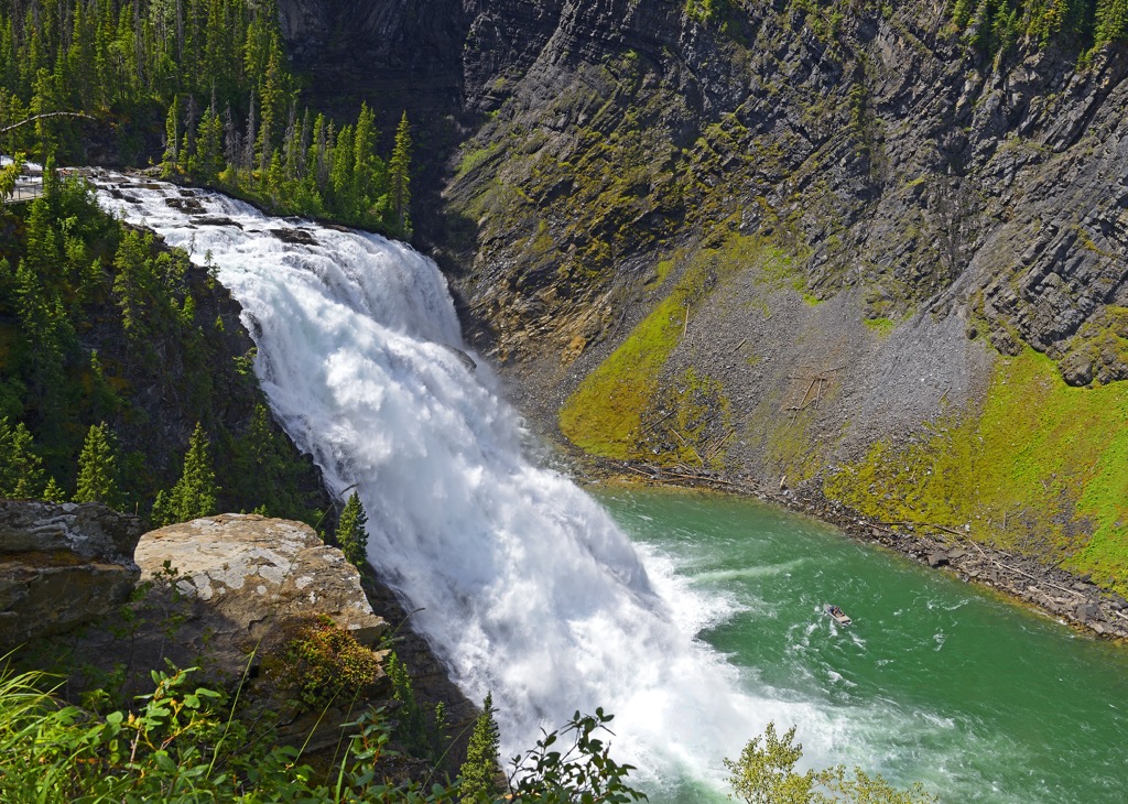 Kinuseo Falls on the mighty Murray River. Monkman Provincial Park