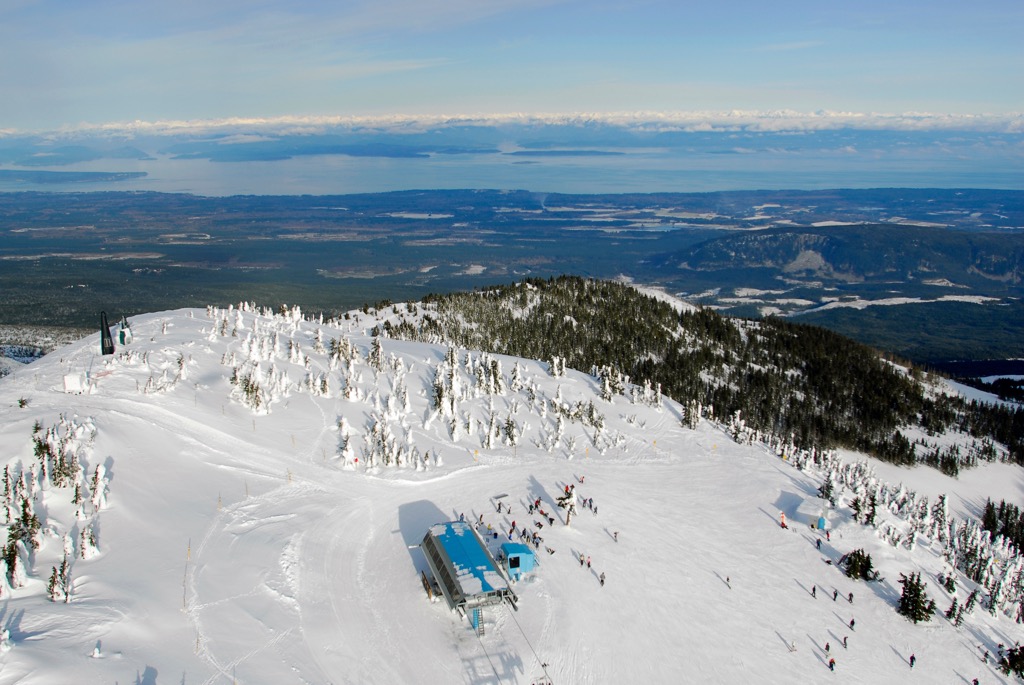 An aerial view of the summit. Mount Washington Resort