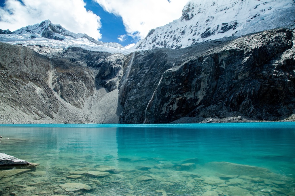 Laguna 69. Mountain Huts