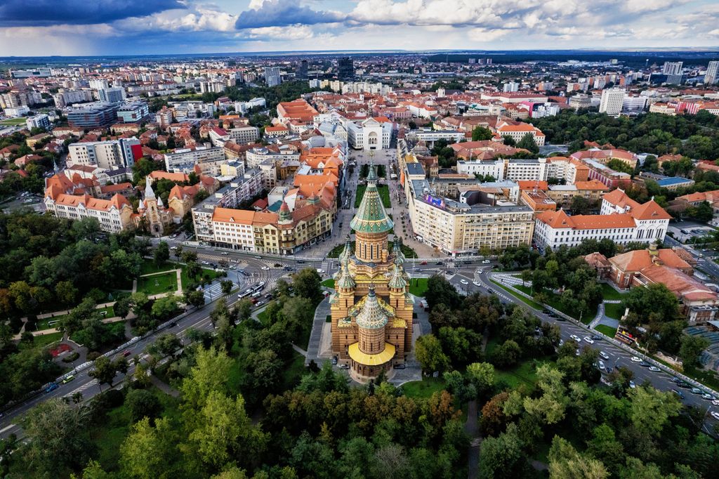 The Timișoara city center. Muntii Almajului Locvei