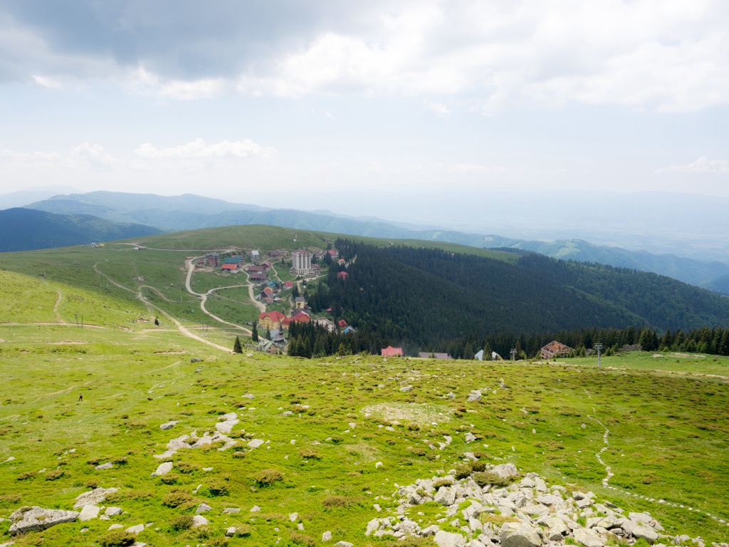 Muntele Mic is an all-seasons resort in the Țarcu Mountains. Muntii Tarcu