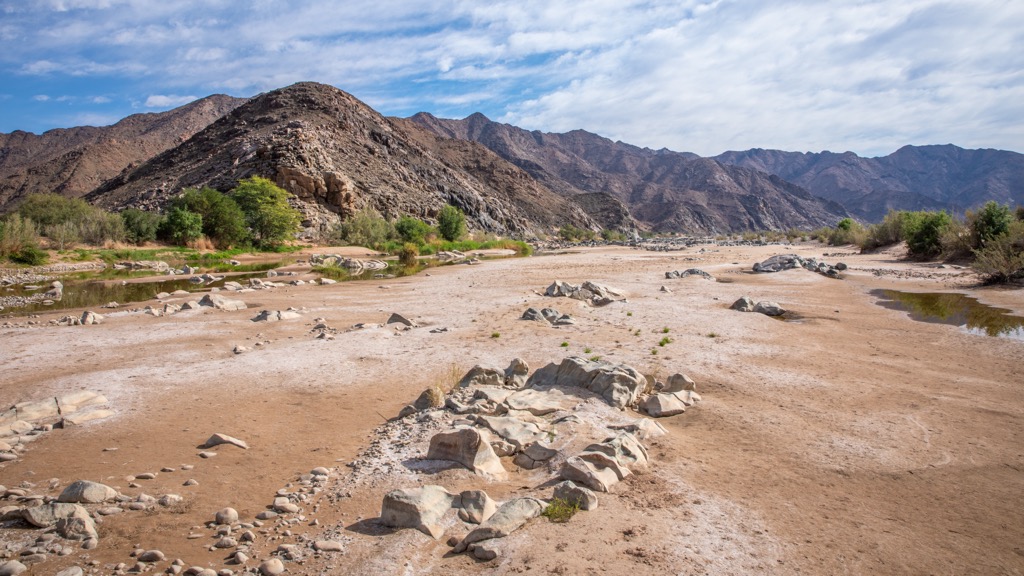 The dry bed of the Orange River in the ǀAi-ǀAis/Richtersveld Transfrontier Park. Northern Cape