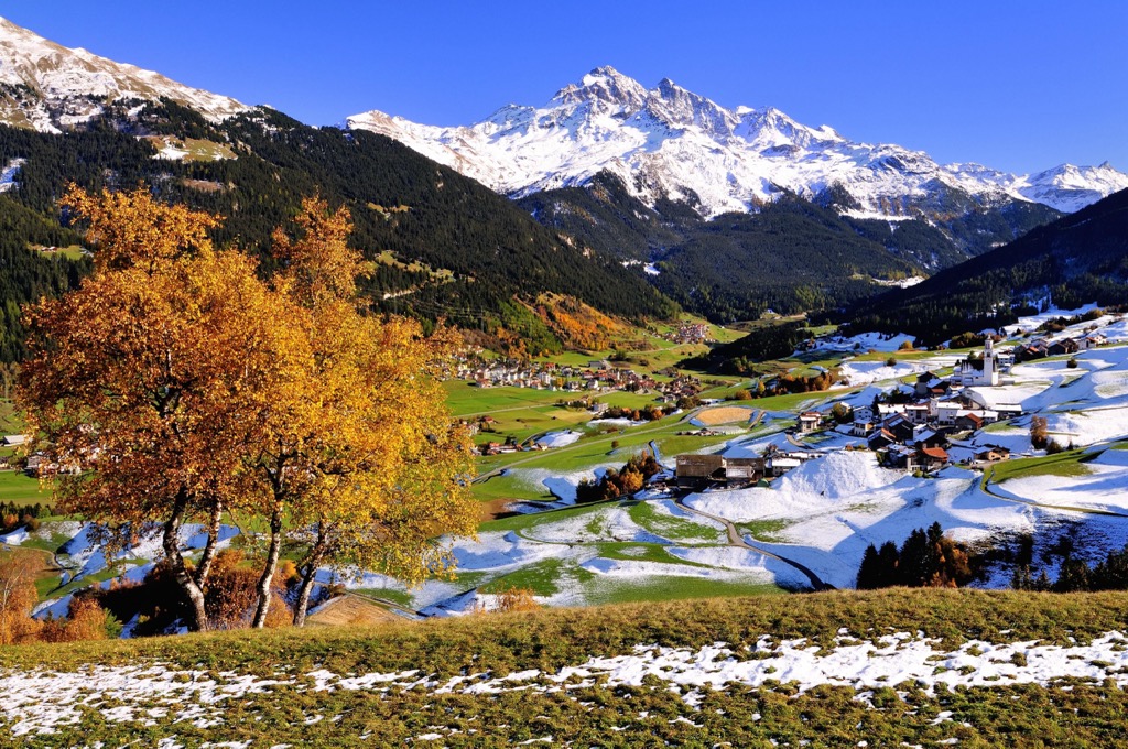 The villages of Savognin and Parsonz below Piz d’Err (3,378 m / 11,083 ft). Oberhalbstein Alps