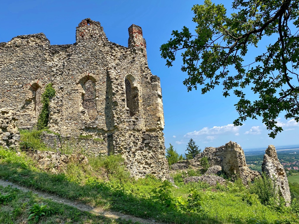 The impressive fortress above Orahovica worth visiting