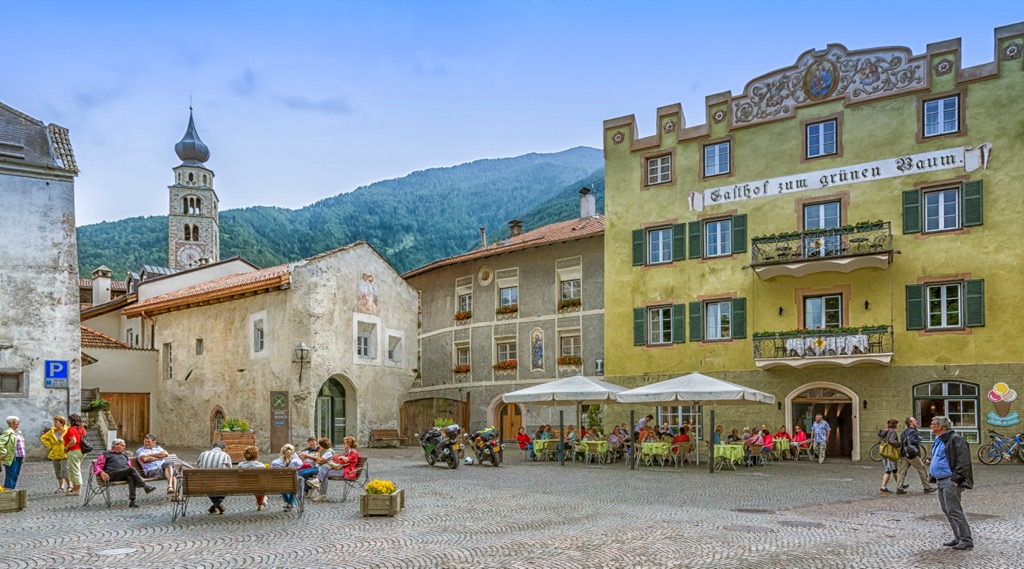 Glorenze, Italy. Planol Mountains