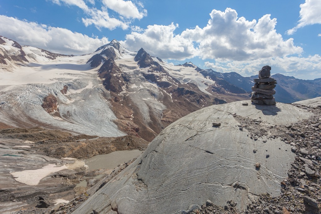 Palla Bianca (Weißkugel) and the Vallelunga glacier. Planol Mountains