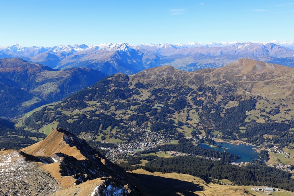 The view of Lenzerheide and Heidesee from near Parpaner Rothorn’s summit. Plessur Alps