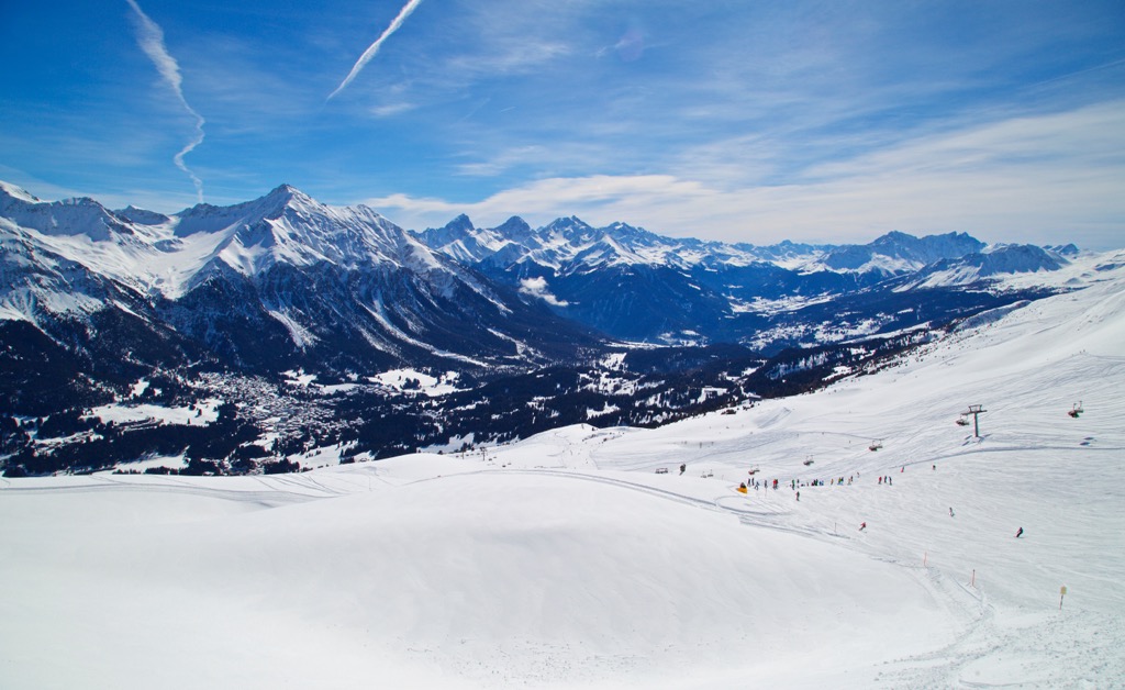 The view towards the resort of Lenzerheide in winter. Plessur Alps