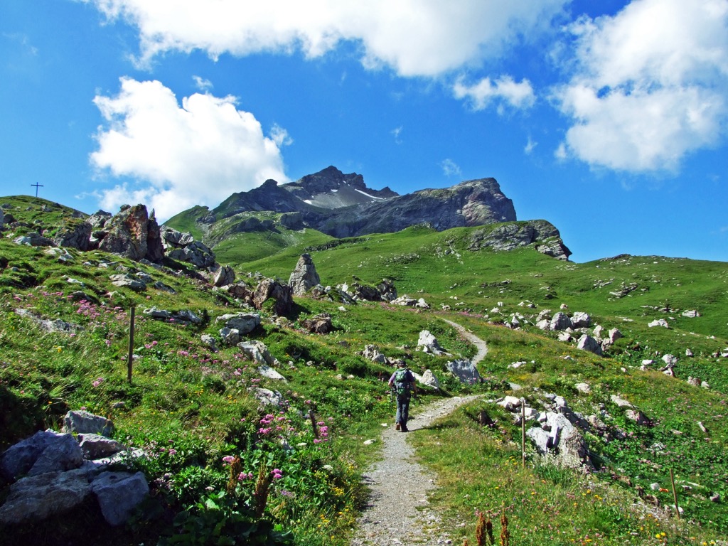 Unlike neighboring Grauspitz, Naafkopf (2,571 m / 8,435 ft) has clear paths. Raetikon