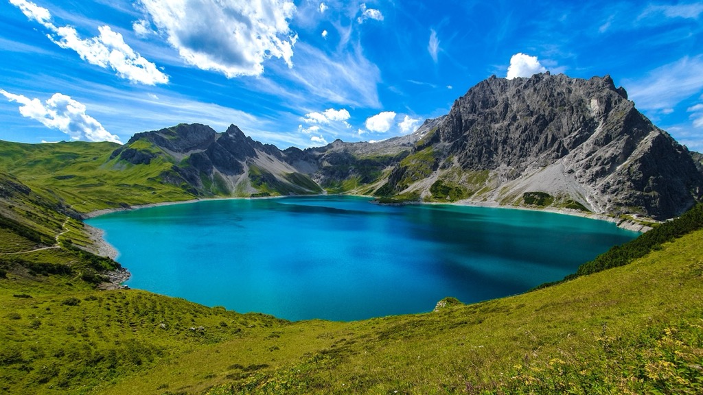 The beautiful Lünersee, the largest lake in the Rätikon. Raetikon