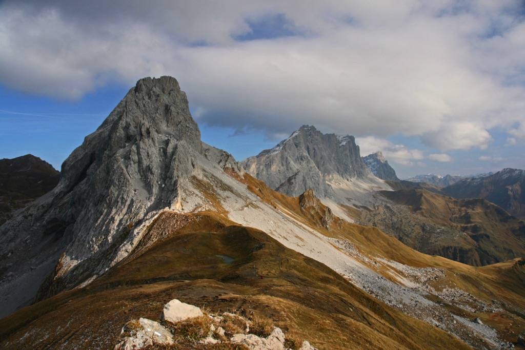 Kirchlispitzen (2,552 m / 8,372 ft) is home to one of the Alps’ major climbing walls. Raetikon