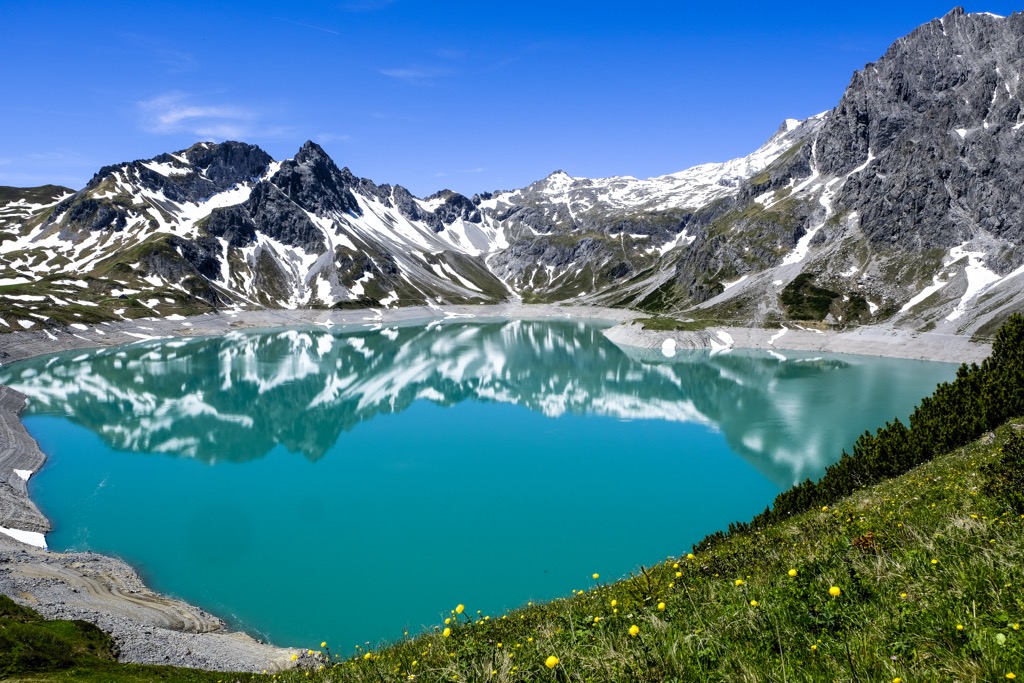 The Douglasshütte (1,976 m / 6,482 ft) was built on the shores of the beautiful Lünersee. Raetikon