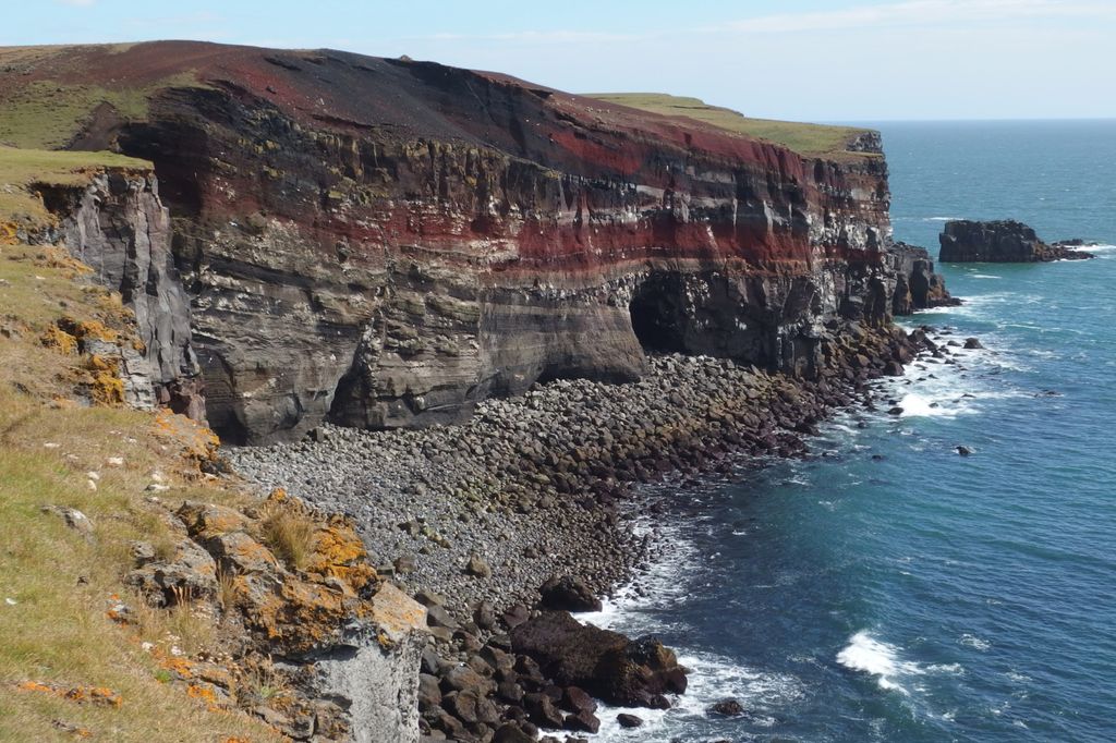 Tens of thousands of gannets, herring gulls, and puffins nest on the Krýsuvíkurberg cliffs annually. Reykjanesfolkvangur