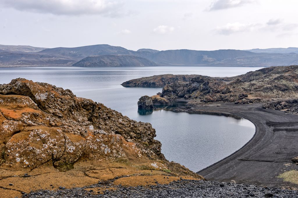 Kleifarvatn is the largest lake on the Reykjanes Peninsula. Reykjanesfolkvangur