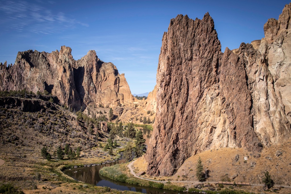 River, Smith Rock State Park, Oregon, USA