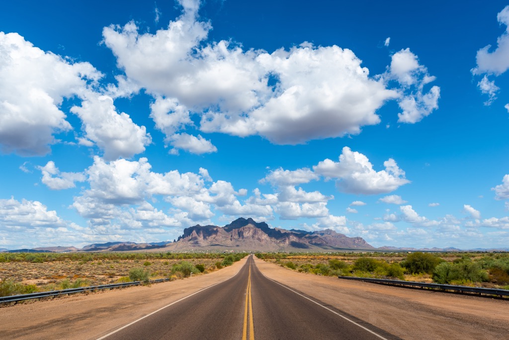 Road, Superstition Mountains, Arizona, USA