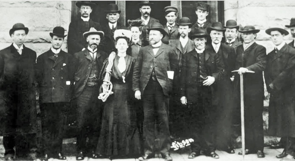 The Alpine Club of Canada in 1906. Rock Climbing