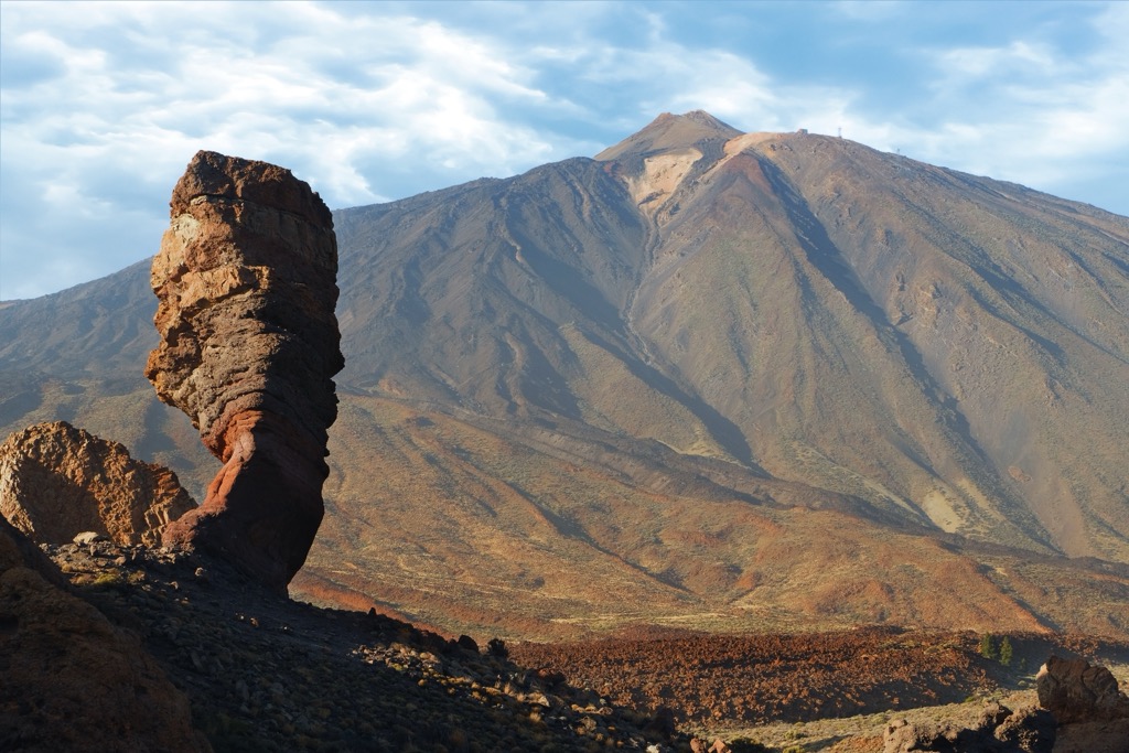 One of the most iconic volcanic rock formations on the island, this strange lava formation is known as Roque Cinchado. Santa Cruz Tenerife