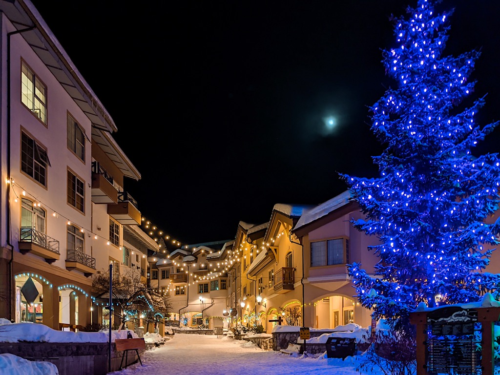 Most of Sun Peaks’ restaurants are right on the main drag. Sun Peaks Ski Resort 