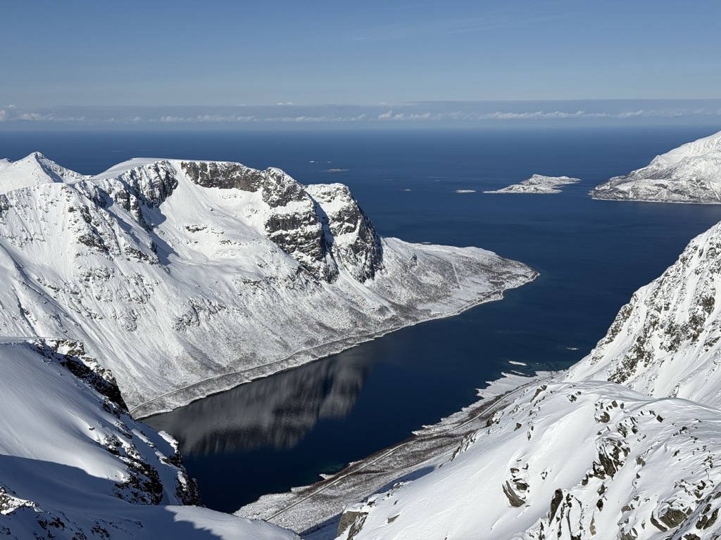 The view from Styrmannstinden, a lesser-known summit near the classic Store Hollendaren (1,025 m / 3,362 ft). Photo: Denis Bulichenko. Troms og Finnmark