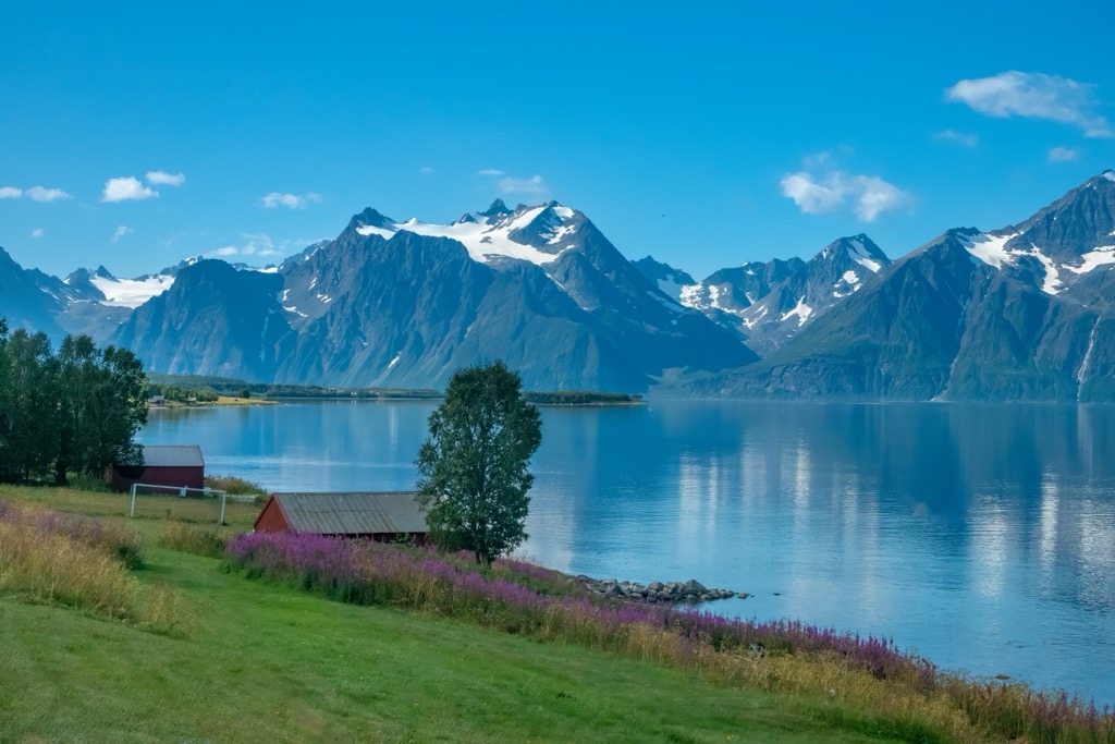 The high peaks of the Lyngen Alps are still heavily glaciated. Troms og Finnmark