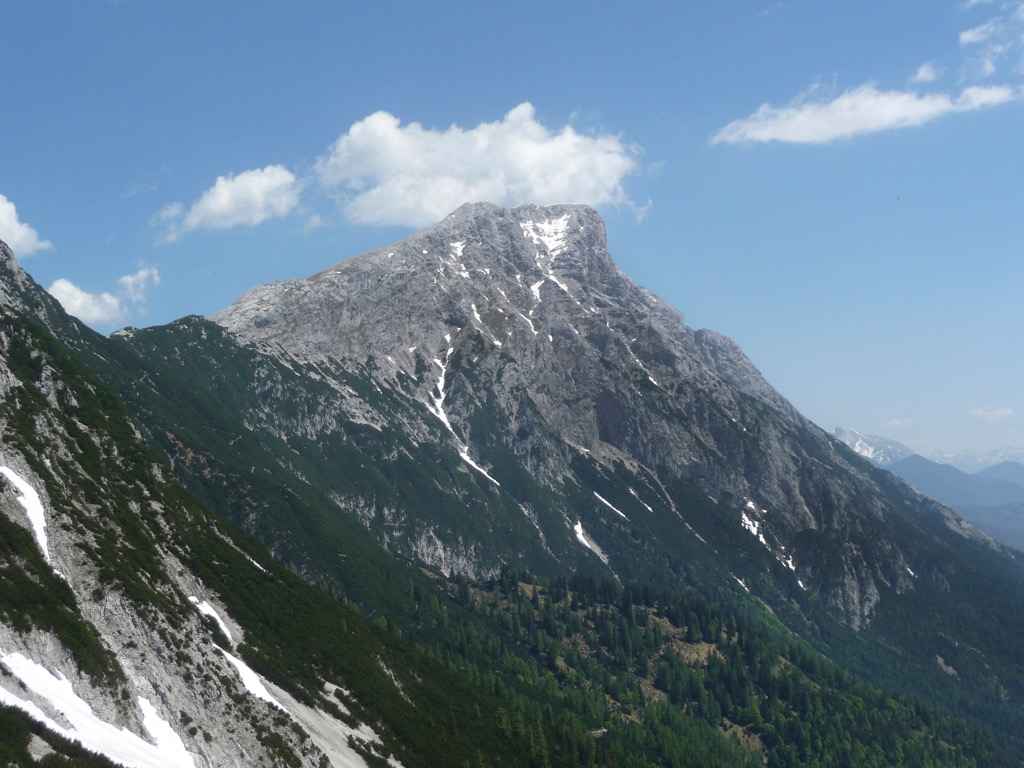 The central mountains in the Verwall Alps, like Karkopf (2,948 m / 9,672 ft), are composed mainly of schists and hornblende. Verwall Alps