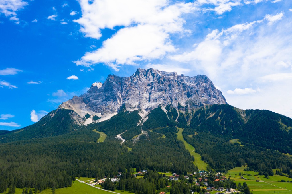 The Itonskopf Group is more geologically similar to the Northern Limestone Alps and Zugspitze (2,962 m / 9,718 ft) than the rest of the Verwall Alps. Verwall Alps