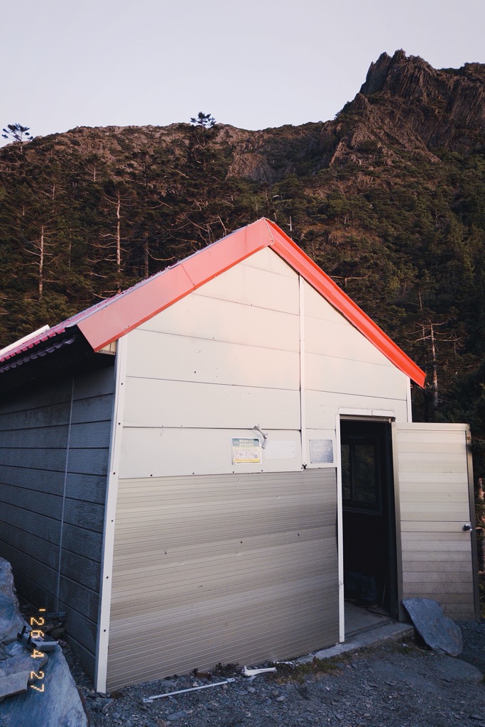 baiyang-gold-mine-cabin-1