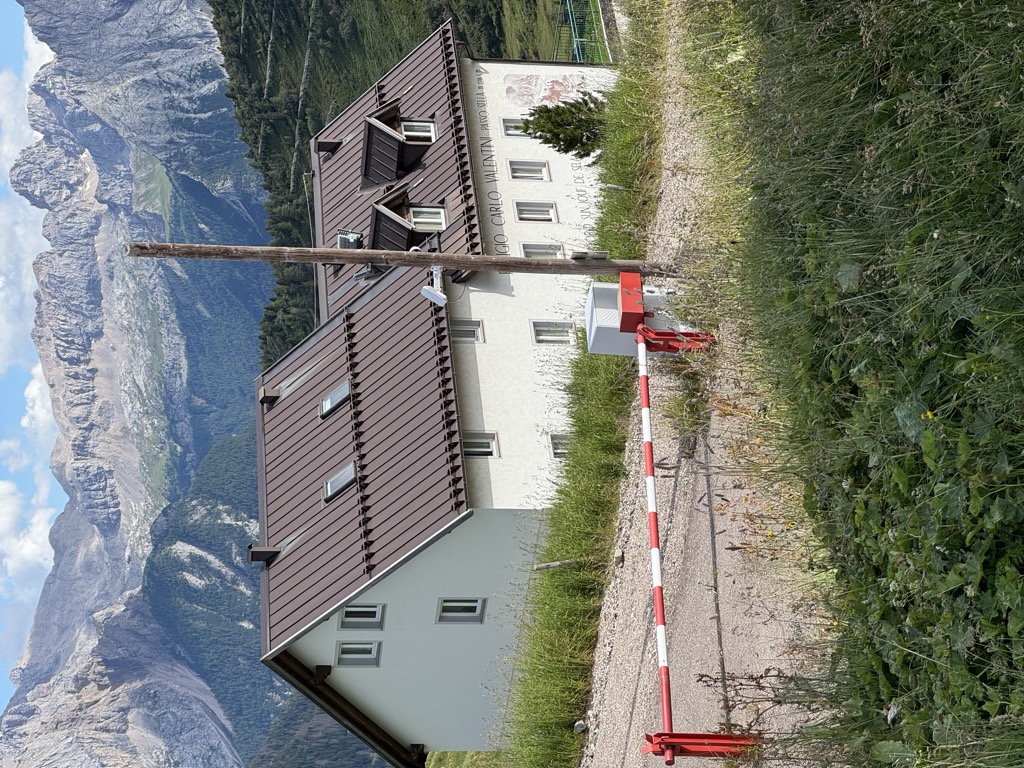 carlo-valentini-hut-1