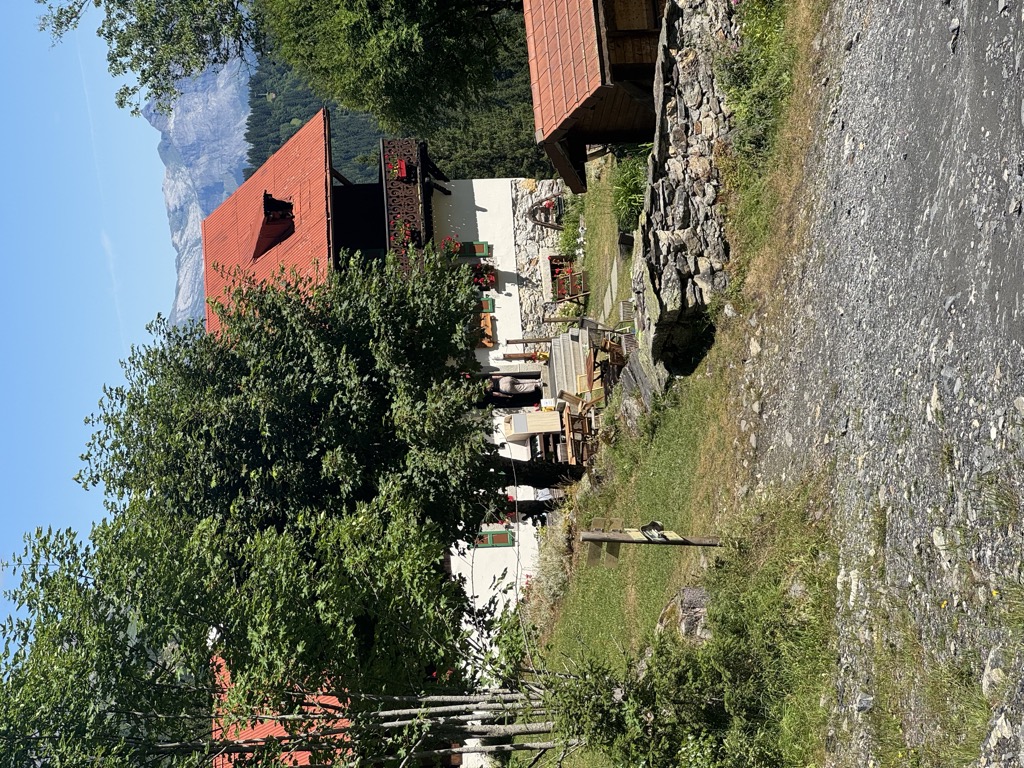 chalet-refuge-de-nant-borrant-3