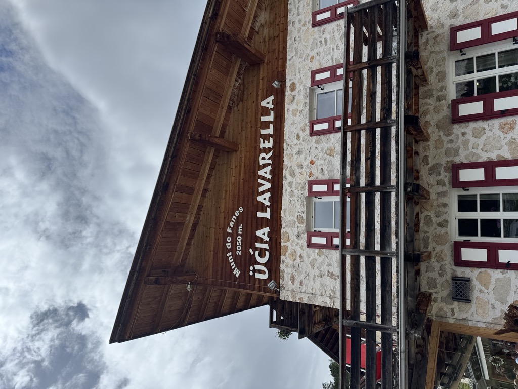Lavarellahütte