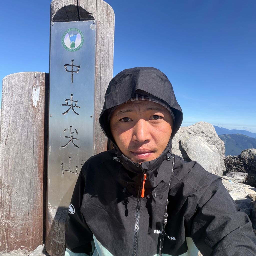 Zhongyang Jianshan / Central Range Point