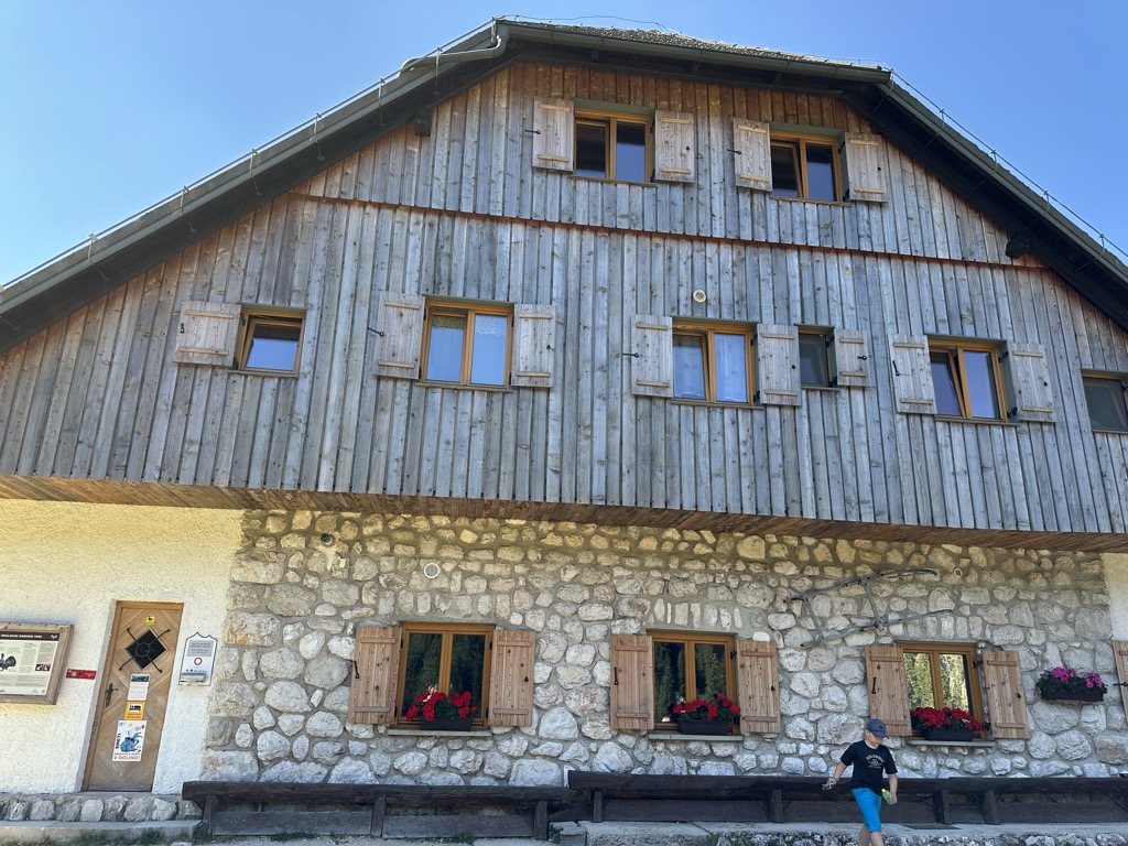 Koča na Planini pri Jezeru