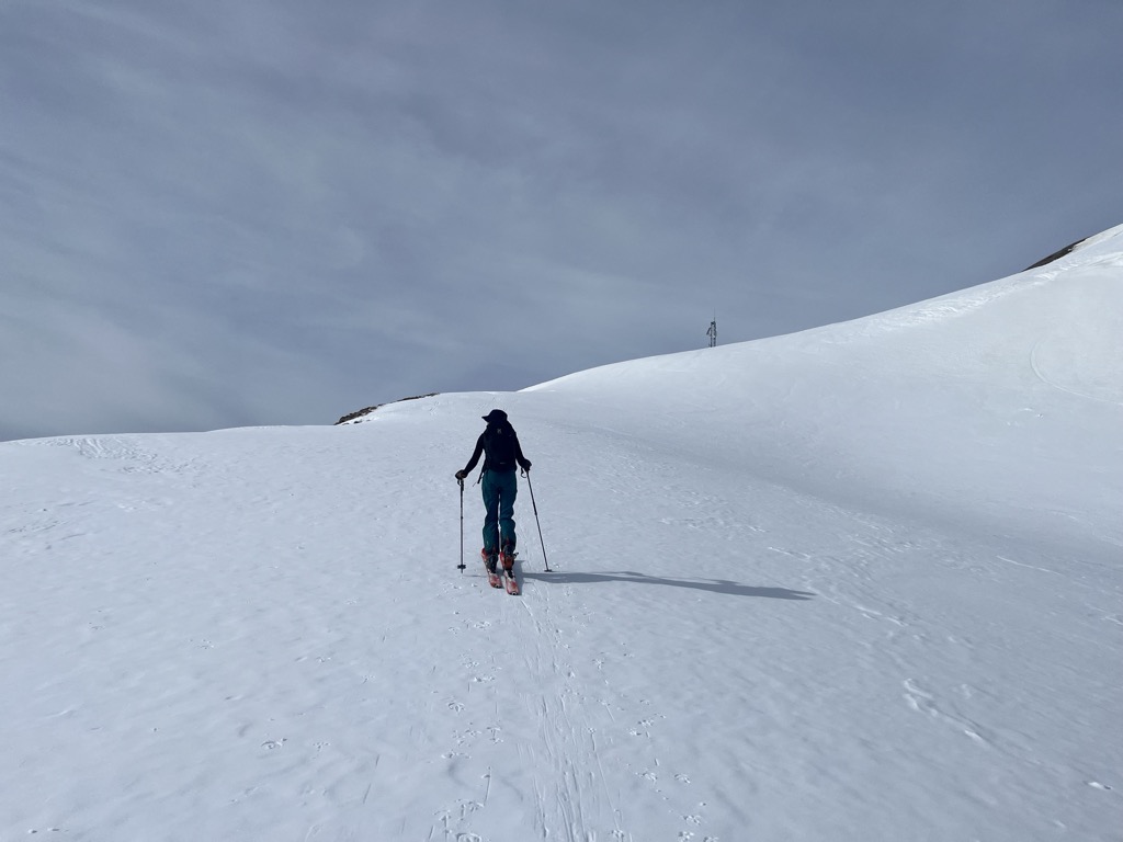 You can recognize the Crête by the weather station. Photo: Sergei Poljak