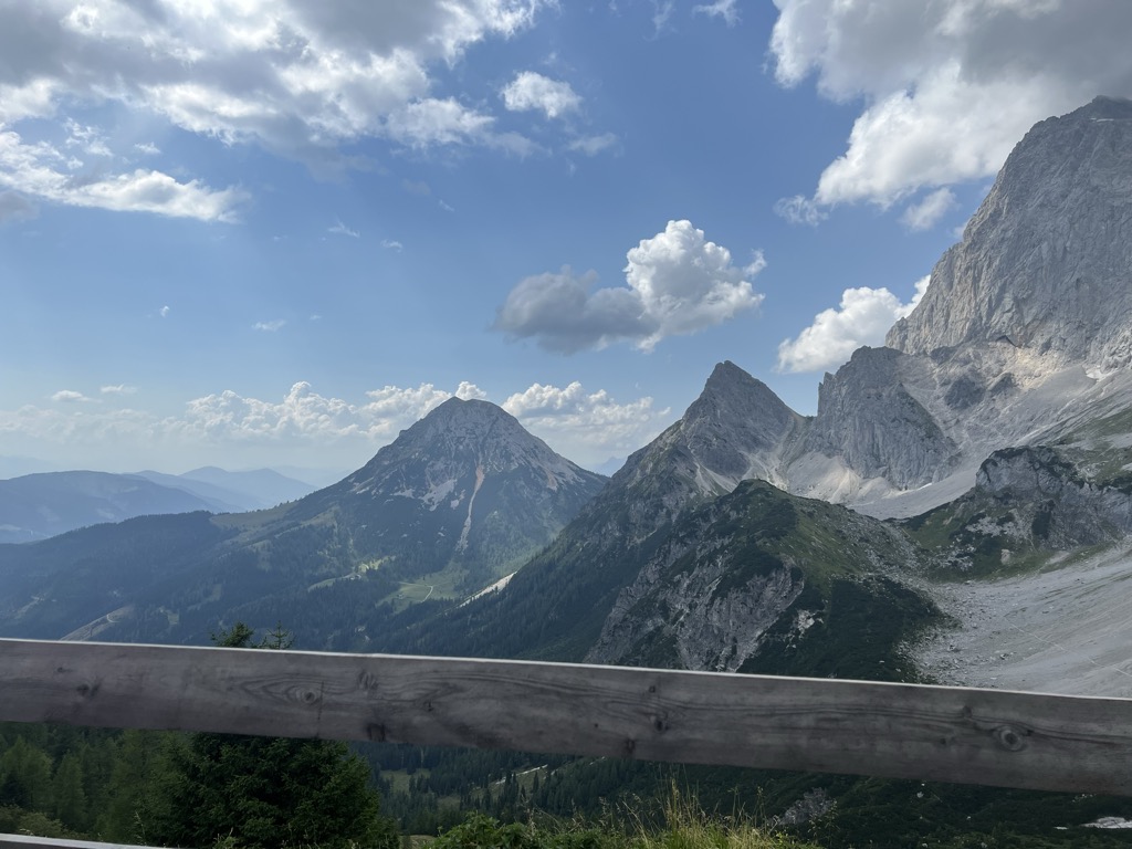 Photo №1 of Dachsteinsüdwandhütte