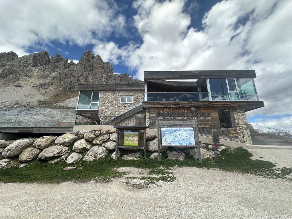 dantercepies-mountain-lounge-1