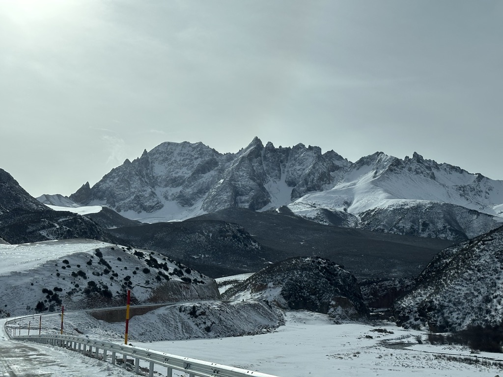 Photo №1 of É Lā Mǎ Fēng