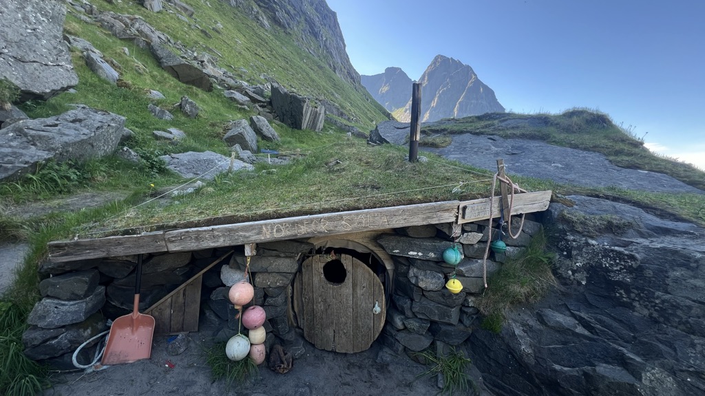 hakuna-matata-hut