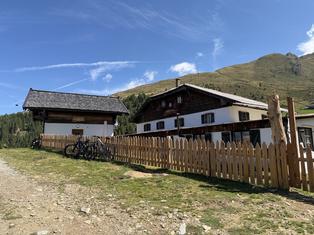 Hirzer Hütte