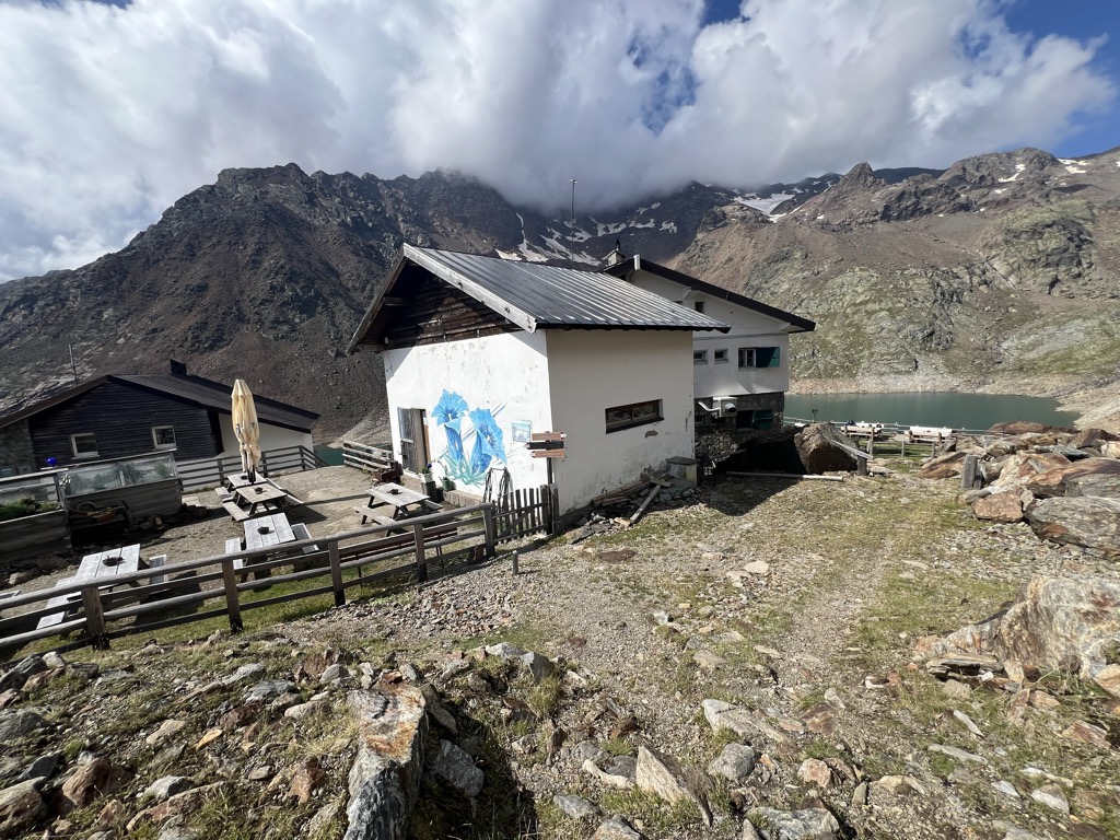 hochsterhutte-am-grunsee-rifugio-canziani-al-lago-verde-1