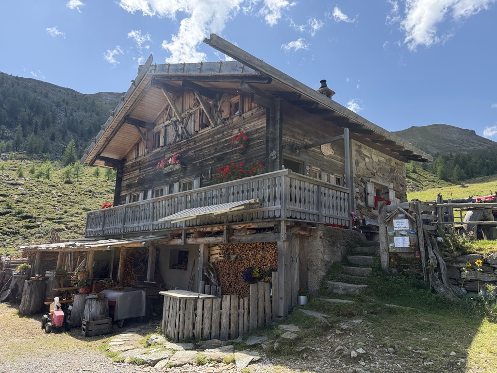innere-falkomai-alm-malga-falcomai-di-dentro-2